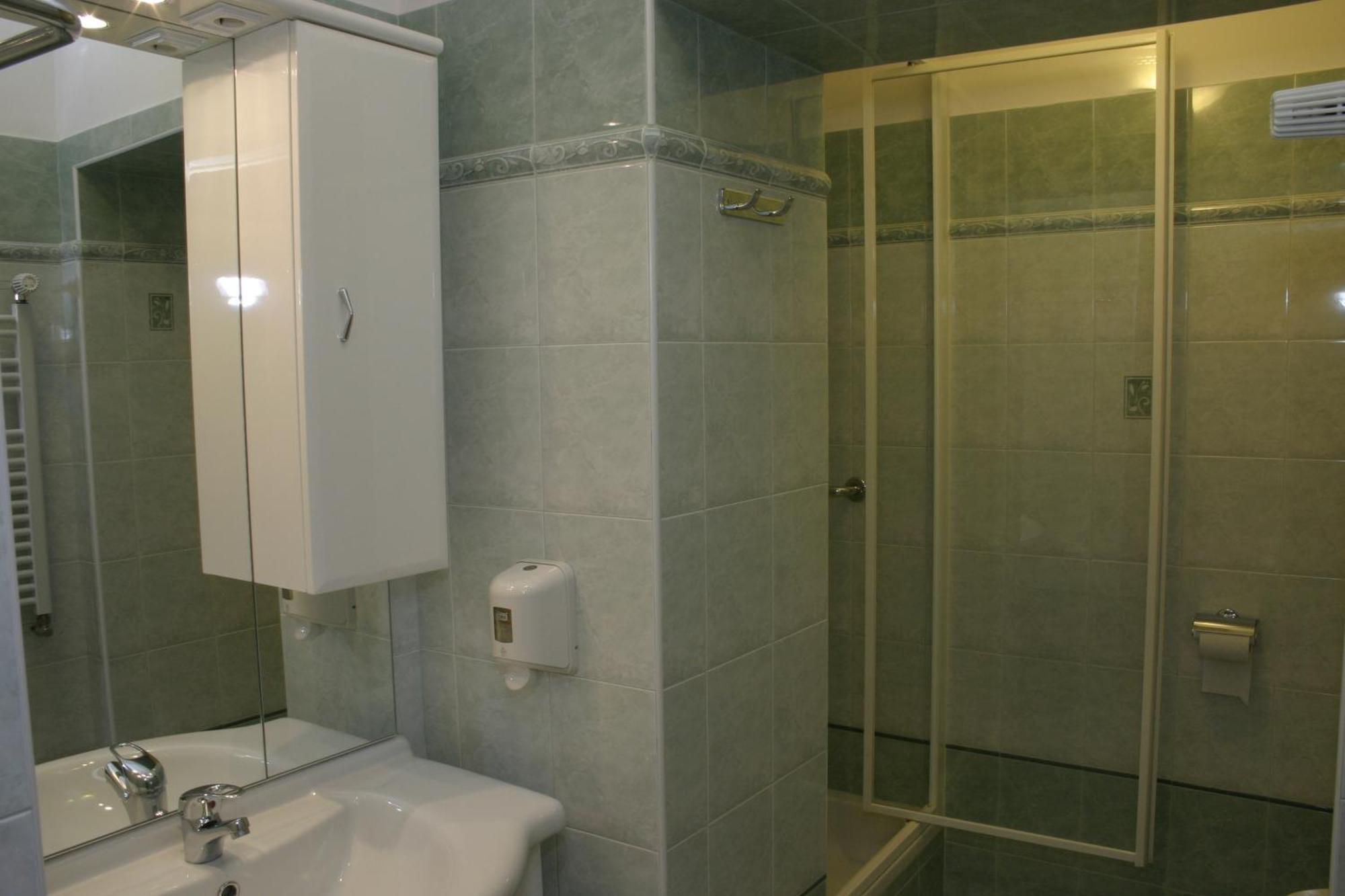 Kucko Panzio Gyor Apartment Exterior photo