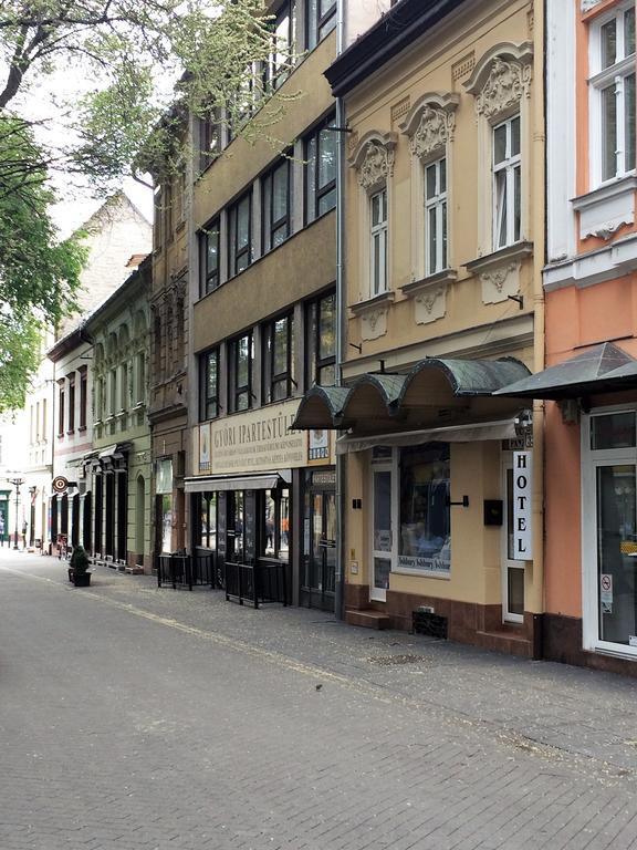 Kucko Panzio Gyor Apartment Exterior photo